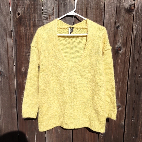 TopShop Yellow Cozy Chunky Knit V-Neck Sweater Relaxed Boho Indie Size Small - Picture 1 of 7